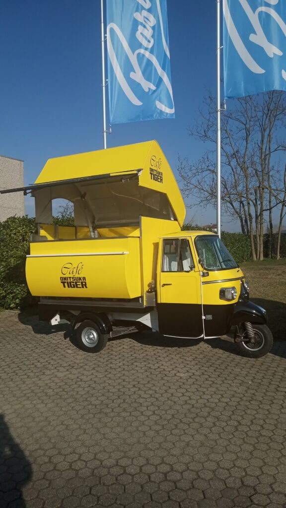onitsuka tiger ape conchiglia food truck